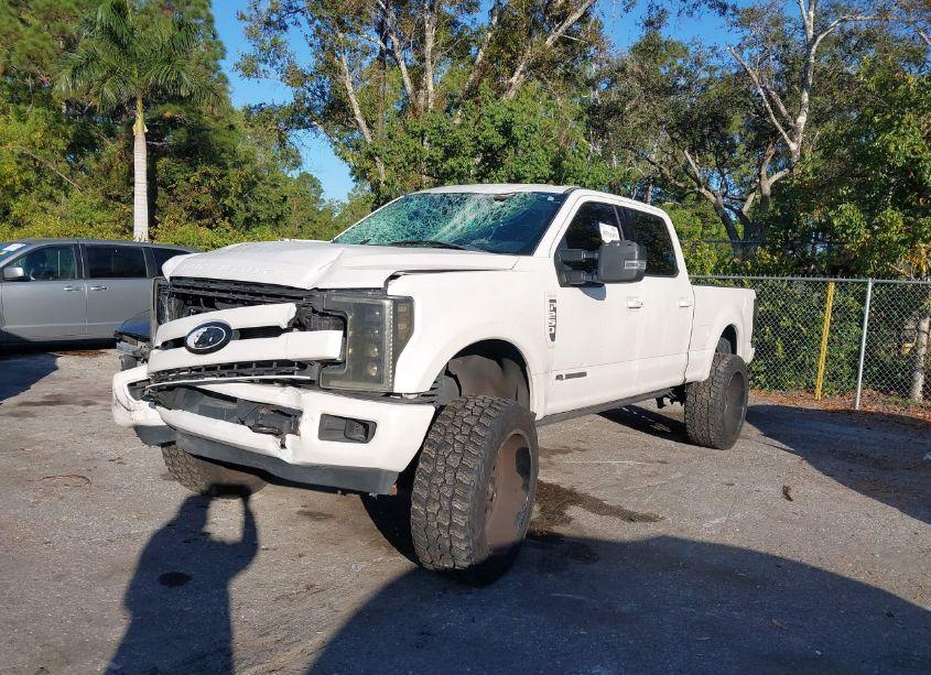Photo 2 of 2018 Ford F-250 LARIAT (VIN 1FT7W2BT8JEC04937)