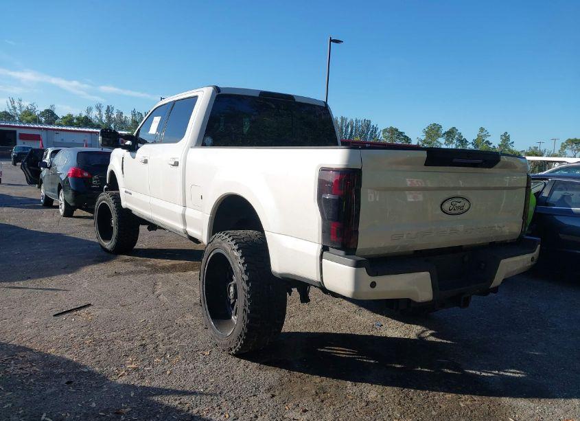 Photo 3 of 2018 Ford F-250 LARIAT (VIN 1FT7W2BT8JEC04937)