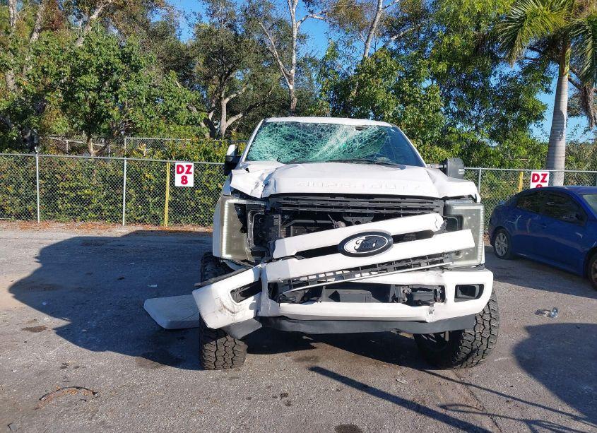 Photo 6 of 2018 Ford F-250 LARIAT (VIN 1FT7W2BT8JEC04937)