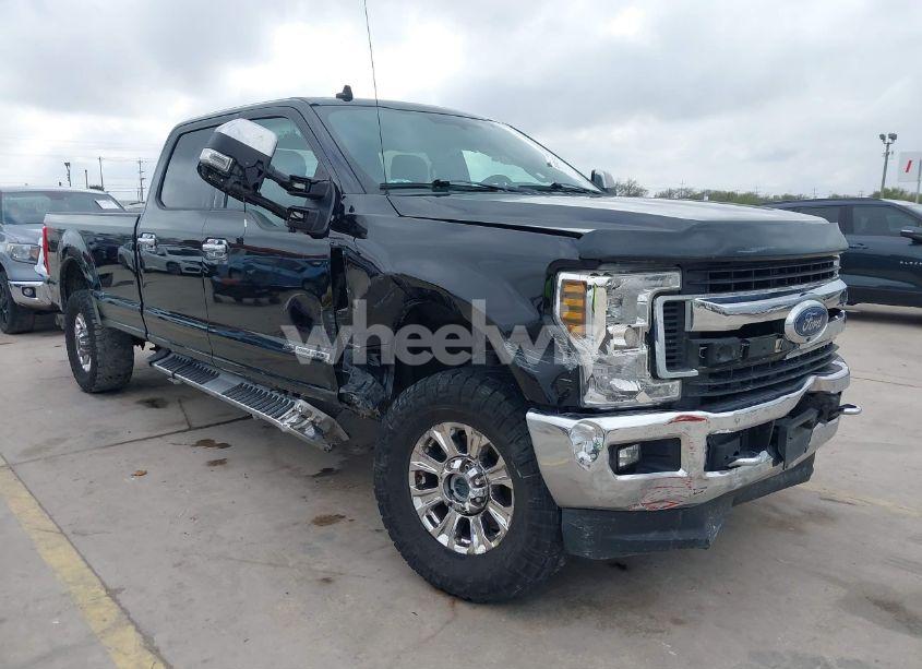 2019 Ford F-250 XLT (VIN 1FT7W2BT8KEF32117) main photo