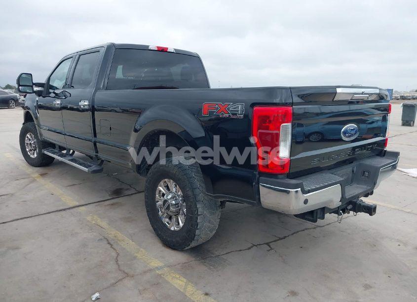 Photo 3 of 2019 Ford F-250 XLT (VIN 1FT7W2BT8KEF32117)
