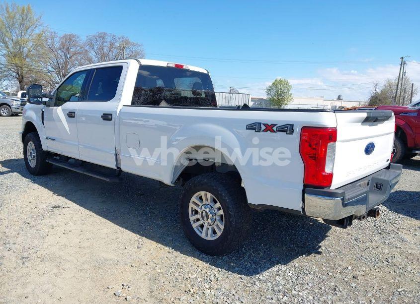 Photo 3 of 2019 Ford F-250 XLT (VIN 1FT7W2BT8KEG47610)