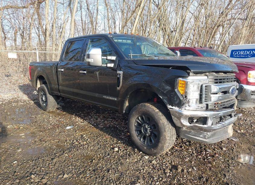 2017 Ford F-250 XLT (VIN 1FT7W2BT9HEF08773) main photo