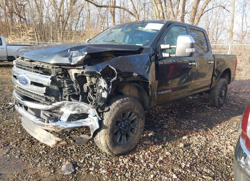 Photo 2 of 2017 Ford F-250 XLT (VIN 1FT7W2BT9HEF08773)