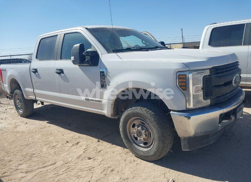2019 Ford F-250 XL (VIN 1FT7W2BT9KEF52831) main photo