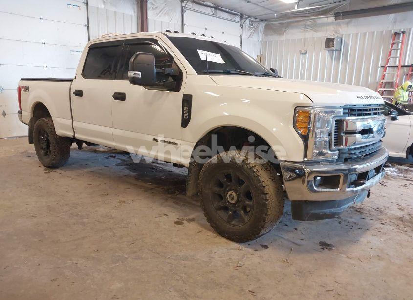 2017 Ford F-250 XLT (VIN 1FT7W2BTXHEC81609) main photo