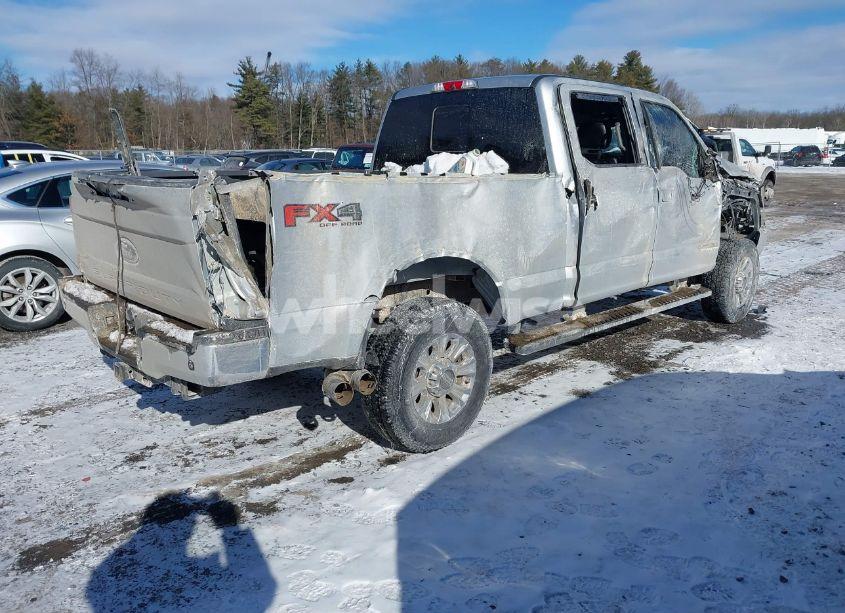 Photo 4 of 2018 Ford F-250 LARIAT (VIN 1FT7W2BTXJEB09361)