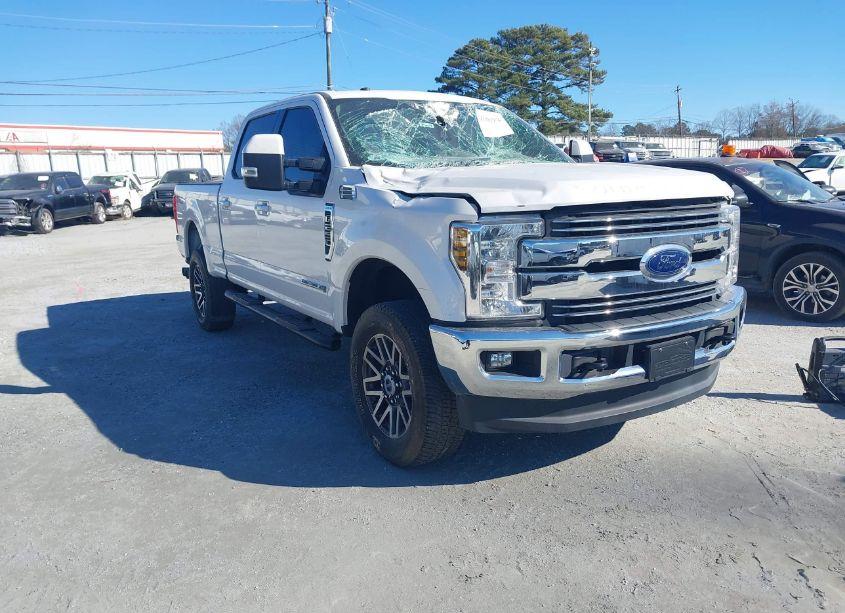 2018 Ford F-250 LARIAT (VIN 1FT7W2BTXJEC35672) main photo