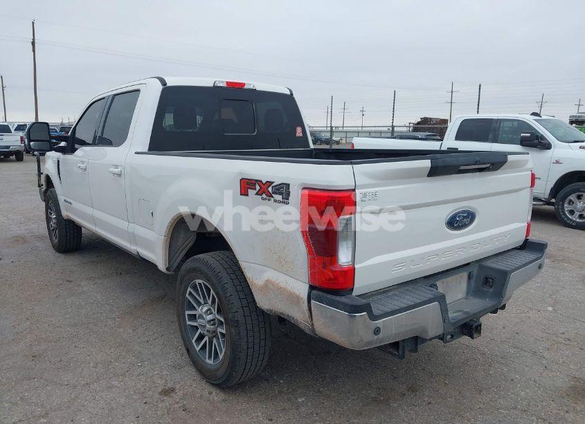 Photo 3 of 2019 Ford F-250 LARIAT (VIN 1FT7W2BTXKED26149)