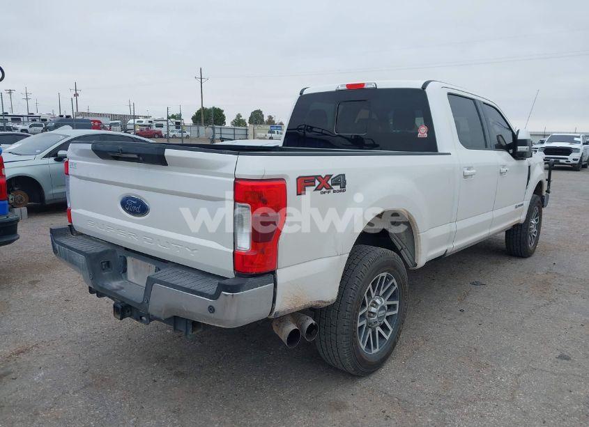 Photo 4 of 2019 Ford F-250 LARIAT (VIN 1FT7W2BTXKED26149)