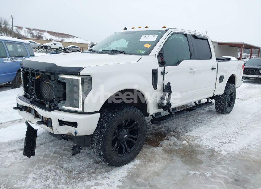 Photo 2 of 2019 Ford F-250 LARIAT (VIN 1FT7W2BTXKEE81526)