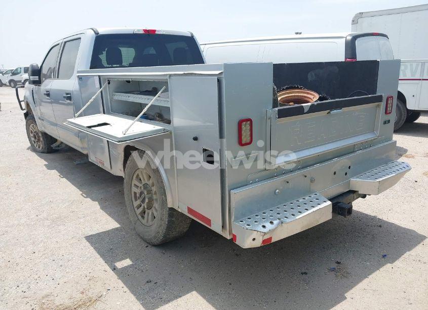 Photo 3 of 2019 Ford F-250 XLT (VIN 1FT7W2BTXKEF52949)