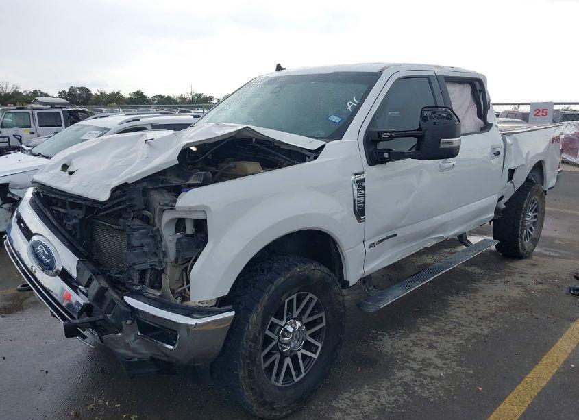 Photo 2 of 2019 Ford F-250 LARIAT (VIN 1FT7W2BTXKEG02846)