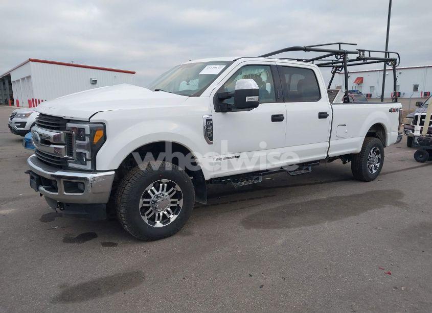 Photo 2 of 2017 Ford F-350 XLT (VIN 1FT7W3BT8HEE58535)