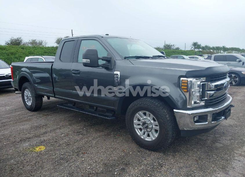 2019 Ford F-250 XLT (VIN 1FT7X2A64KED23773) main photo