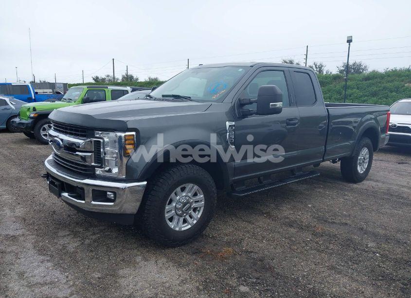 Photo 2 of 2019 Ford F-250 XLT (VIN 1FT7X2A64KED23773)