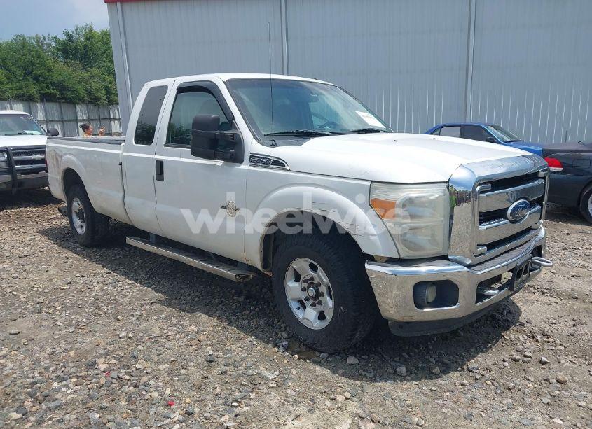 2011 Ford F-250 XLT (VIN 1FT7X2AT3BEC33228) main photo