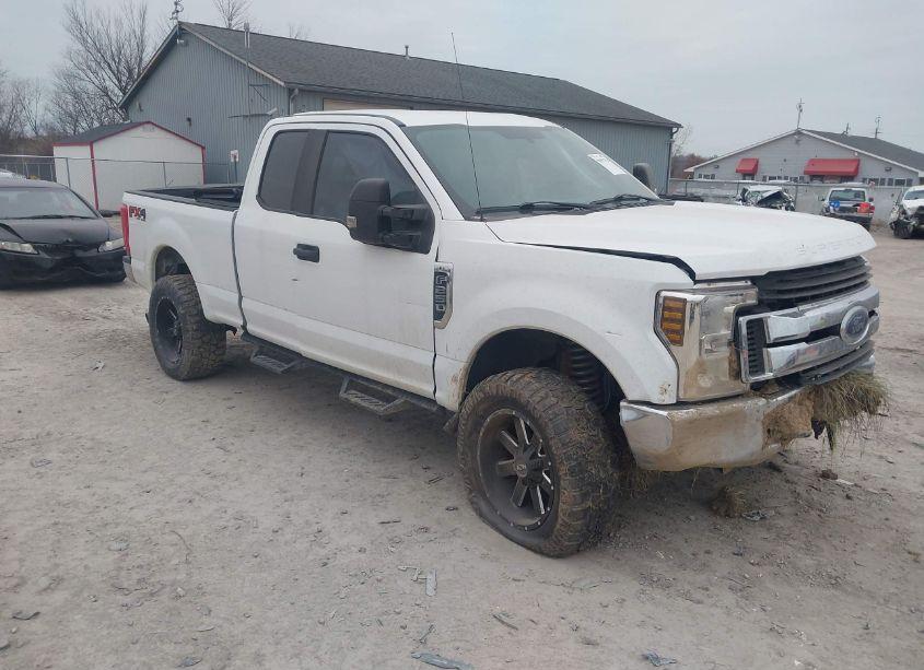 2017 Ford F-250 XL (VIN 1FT7X2B60HEC34418) main photo