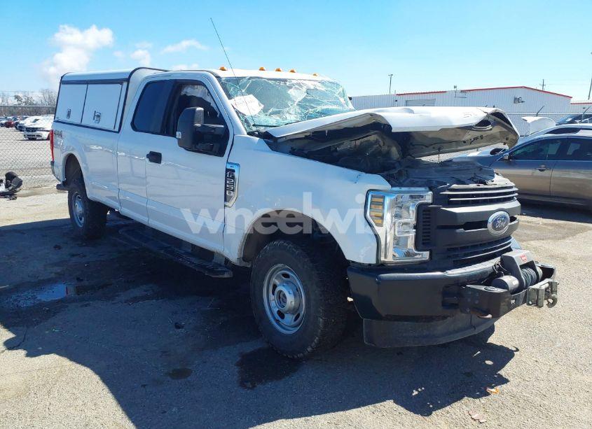 2019 Ford F-250 XL (VIN 1FT7X2B60KEF59030) main photo