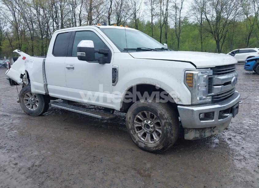 2019 Ford F-250 XLT (VIN 1FT7X2B62KED30820) main photo