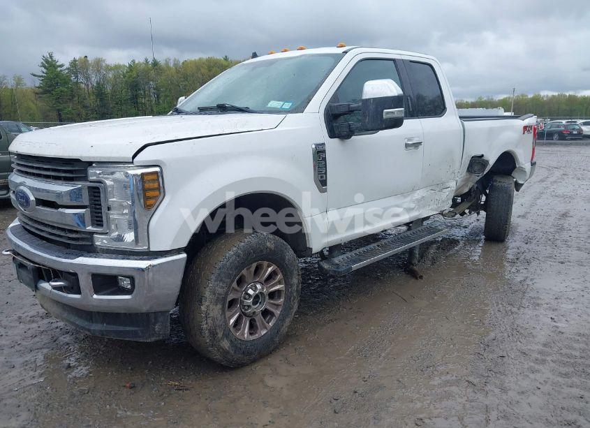 Photo 2 of 2019 Ford F-250 XLT (VIN 1FT7X2B62KED30820)