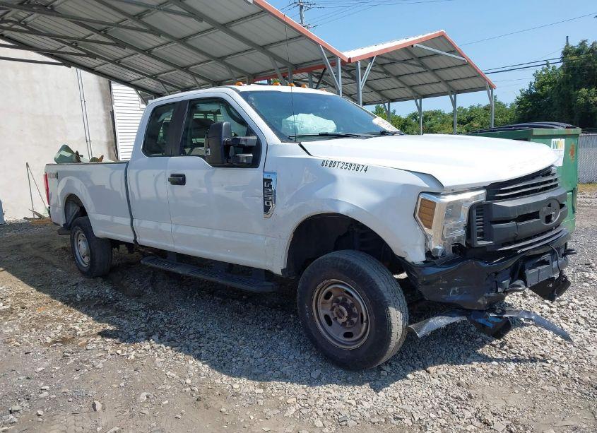 2019 Ford F-250 XL (VIN 1FT7X2B62KEE70849) main photo