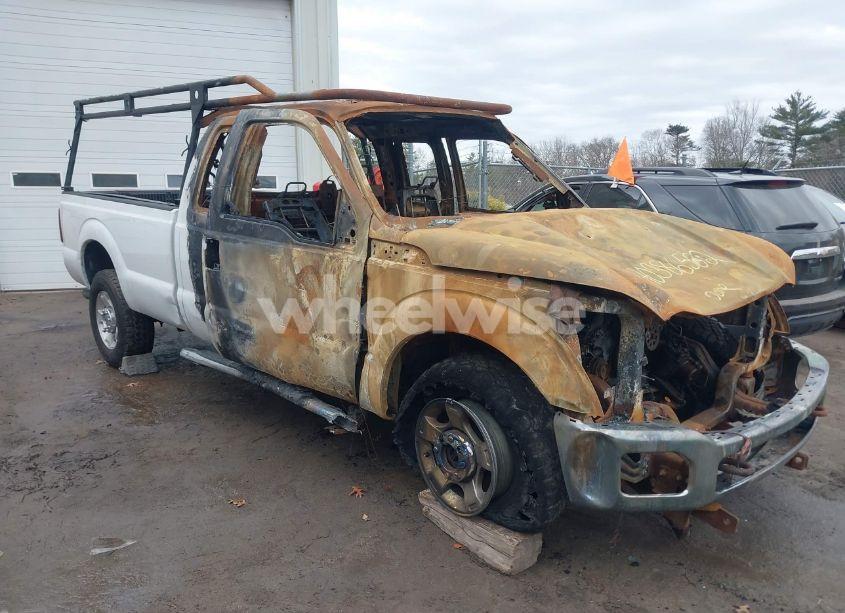 2016 Ford F-250 XLT (VIN 1FT7X2B63GED44040) main photo
