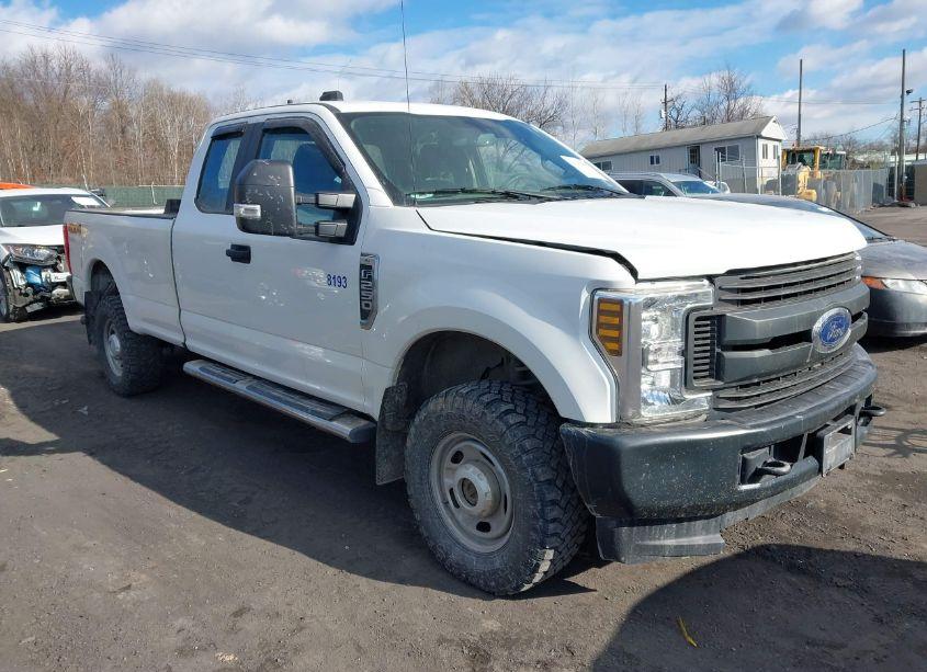 2019 Ford F-250 XL (VIN 1FT7X2B66KEC61596) main photo