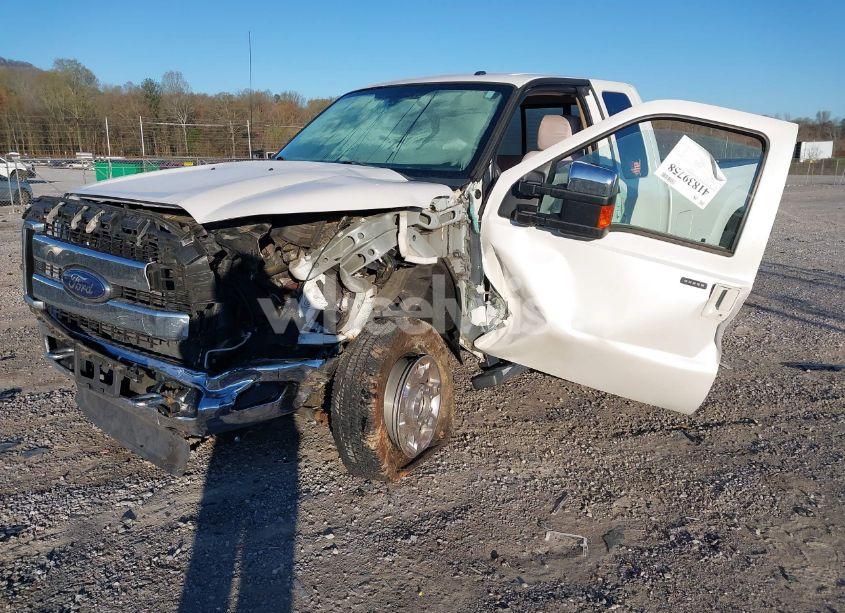 Photo 2 of 2016 Ford F-250 LARIAT (VIN 1FT7X2B69GEB82415)