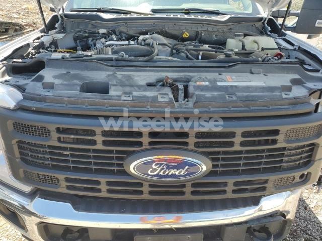 Photo 3 of 2024 FORD F250 SUPER DUTY (VIN 1FT8W2BT2REC51865)