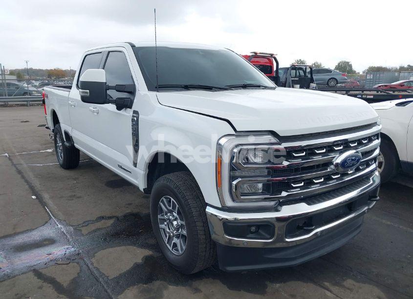 2023 Ford F-250 LARIAT (VIN 1FT8W2BT5PEC19117) main photo