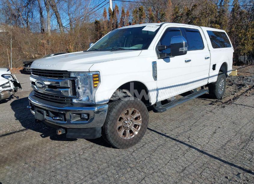 Photo 2 of 2019 Ford F-350 XLT (VIN 1FT8W3B66KEE79308)