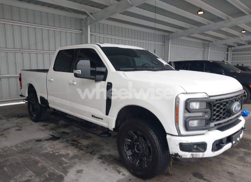 2024 Ford F-350 LARIAT (VIN 1FT8W3BT0RED04553) main photo