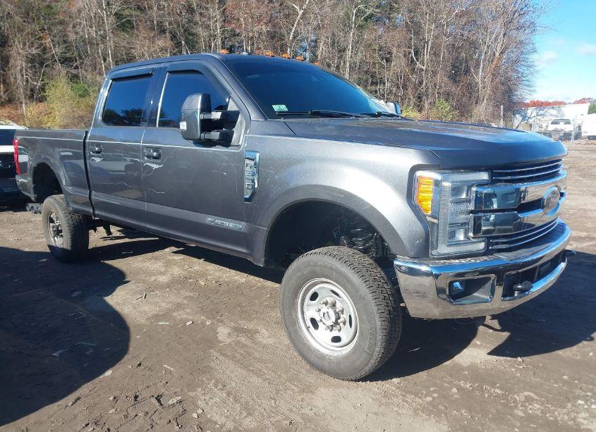 2017 Ford F-350 LARIAT (VIN 1FT8W3BT2HED82234) main photo