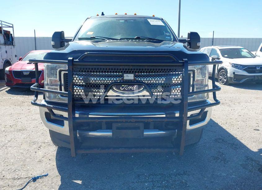 Photo 12 of 2019 Ford F-350 XLT (VIN 1FT8W3BT3KEE82706)