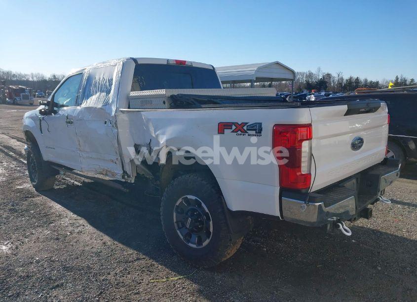 Photo 3 of 2019 Ford F-350 LARIAT (VIN 1FT8W3BT5KEC01960)