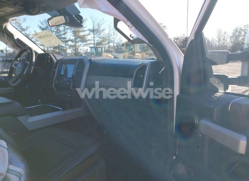 Photo 5 of 2019 Ford F-350 LARIAT (VIN 1FT8W3BT5KEC01960)