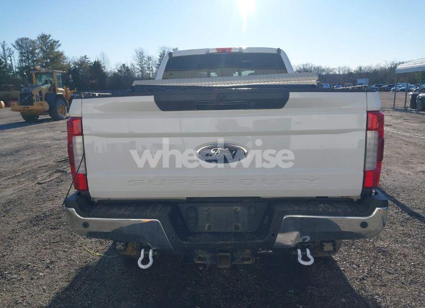Photo 8 of 2019 Ford F-350 LARIAT (VIN 1FT8W3BT5KEC01960)
