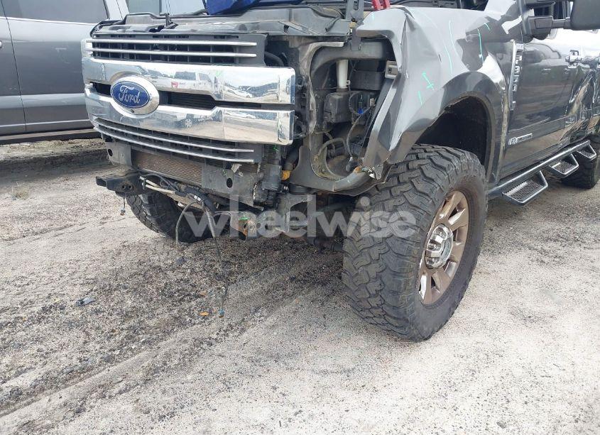 Photo 11 of 2019 Ford F-350 LARIAT (VIN 1FT8W3BT5KEG30550)