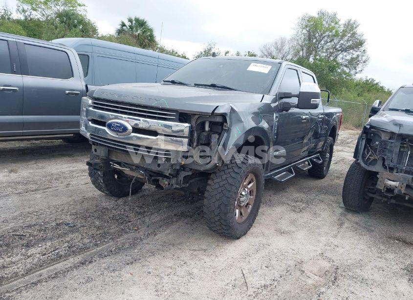 Photo 2 of 2019 Ford F-350 LARIAT (VIN 1FT8W3BT5KEG30550)