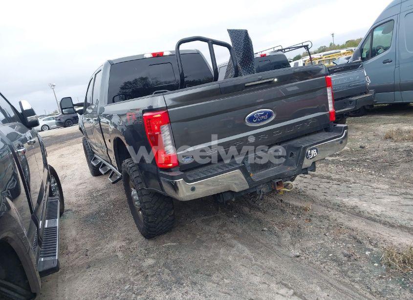 Photo 3 of 2019 Ford F-350 LARIAT (VIN 1FT8W3BT5KEG30550)