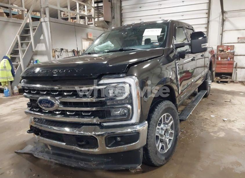 Photo 2 of 2024 Ford F-350 LARIAT (VIN 1FT8W3BT5RED80981)