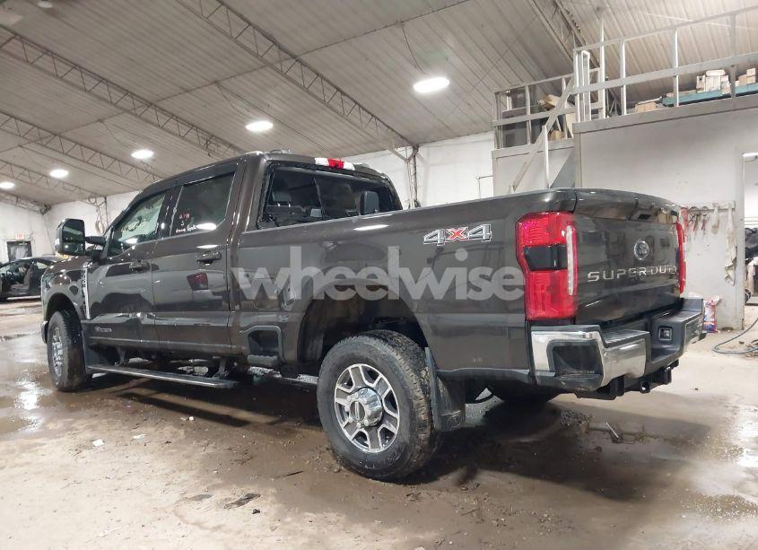 Photo 3 of 2024 Ford F-350 LARIAT (VIN 1FT8W3BT5RED80981)