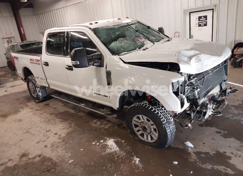 2017 Ford F-350 XLT (VIN 1FT8W3BT6HEE92901) main photo