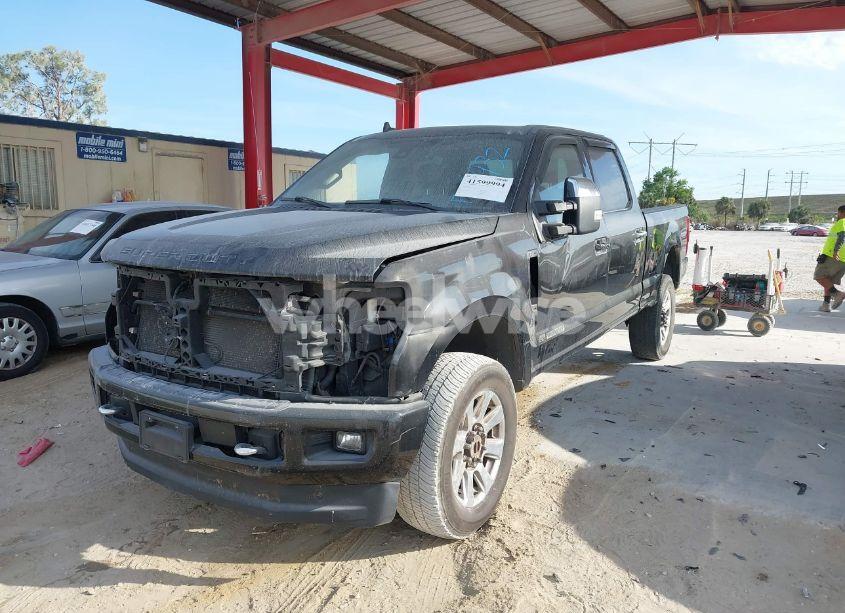 Photo 2 of 2019 Ford F-350 PLATINUM (VIN 1FT8W3BT6KEF09932)