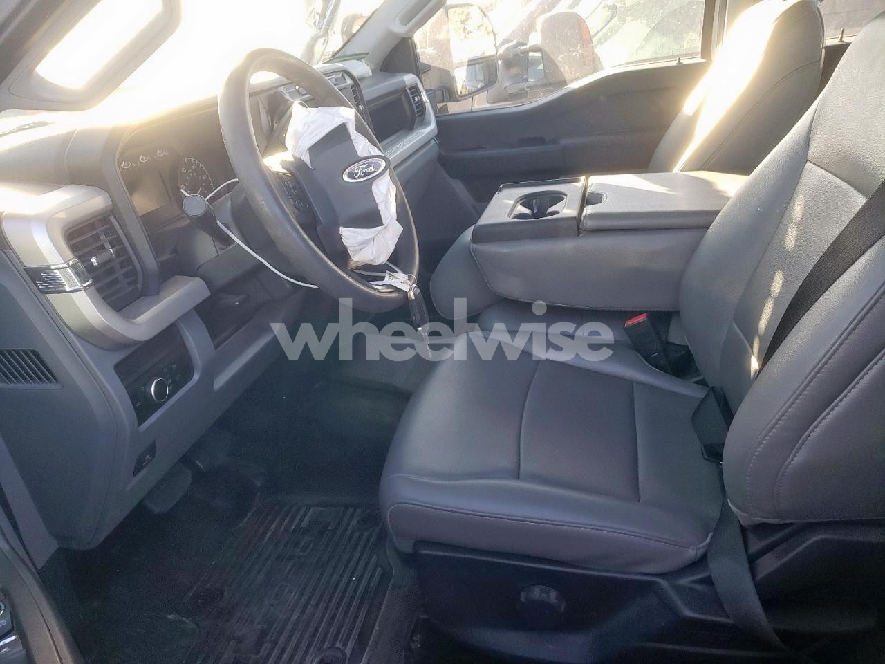 Photo 7 of 2024 FORD F350 SUPER DUTY TRUCK CAB AND CHASSIS (VIN 1FT8W3BT6REC95292)