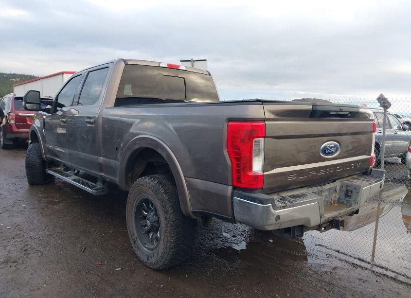 Photo 3 of 2019 Ford F-350 LARIAT (VIN 1FT8W3BT9KEG61154)