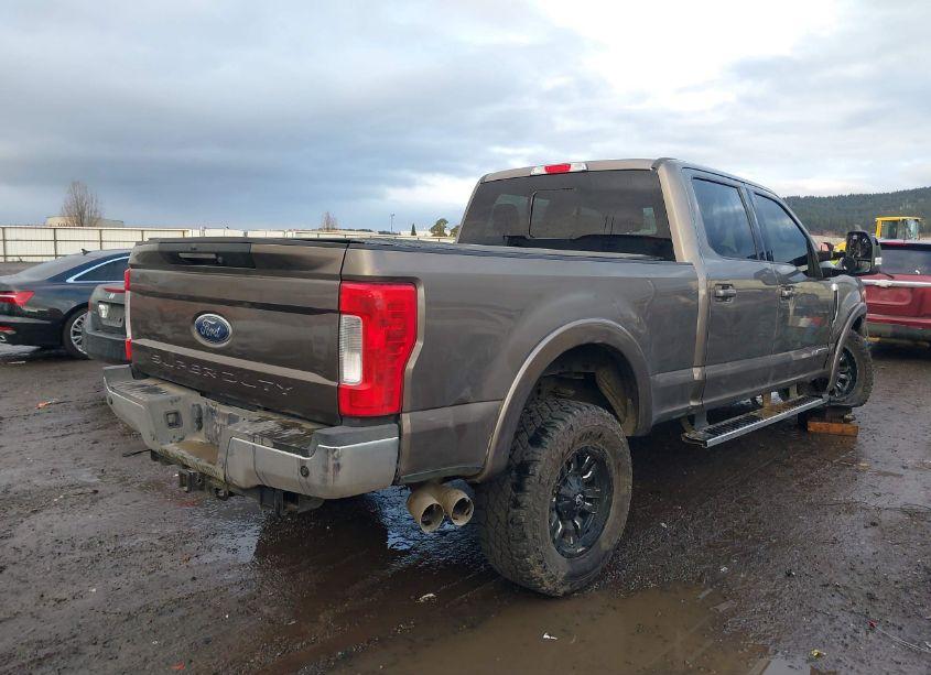 Photo 4 of 2019 Ford F-350 LARIAT (VIN 1FT8W3BT9KEG61154)