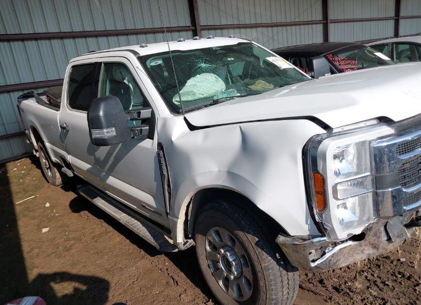 2024 Ford F-350 XLT (VIN 1FT8W3BT9RED41049) main photo