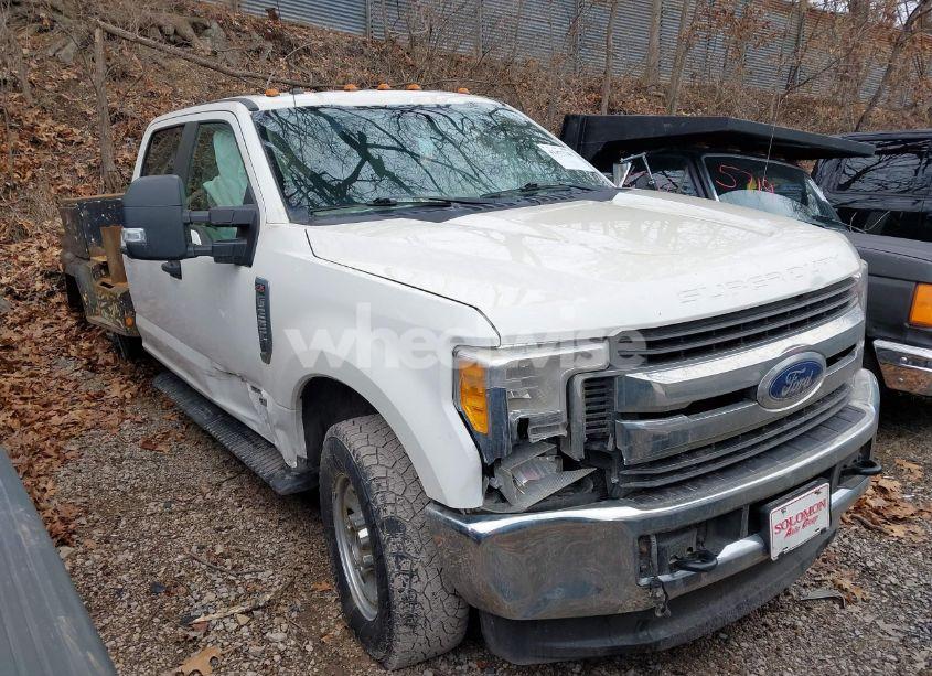 2017 Ford F-350 XL (VIN 1FT8W3BTXHEF44868) main photo